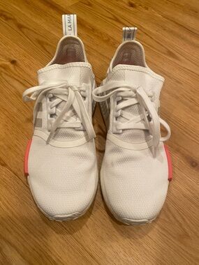 Like new Adidas NMD_R1 sneakers in white